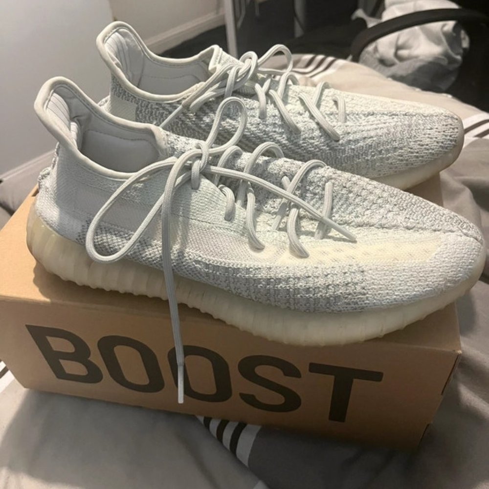 yeezy 350 V2 cloud white